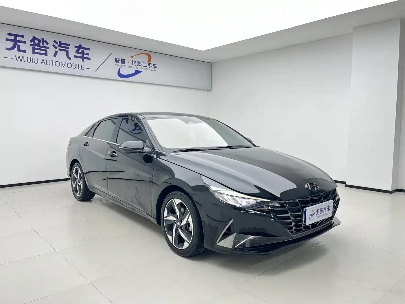 Hyundai Elantra 2022 1.5L CVT LUX Premium Edition — миниатюра 3