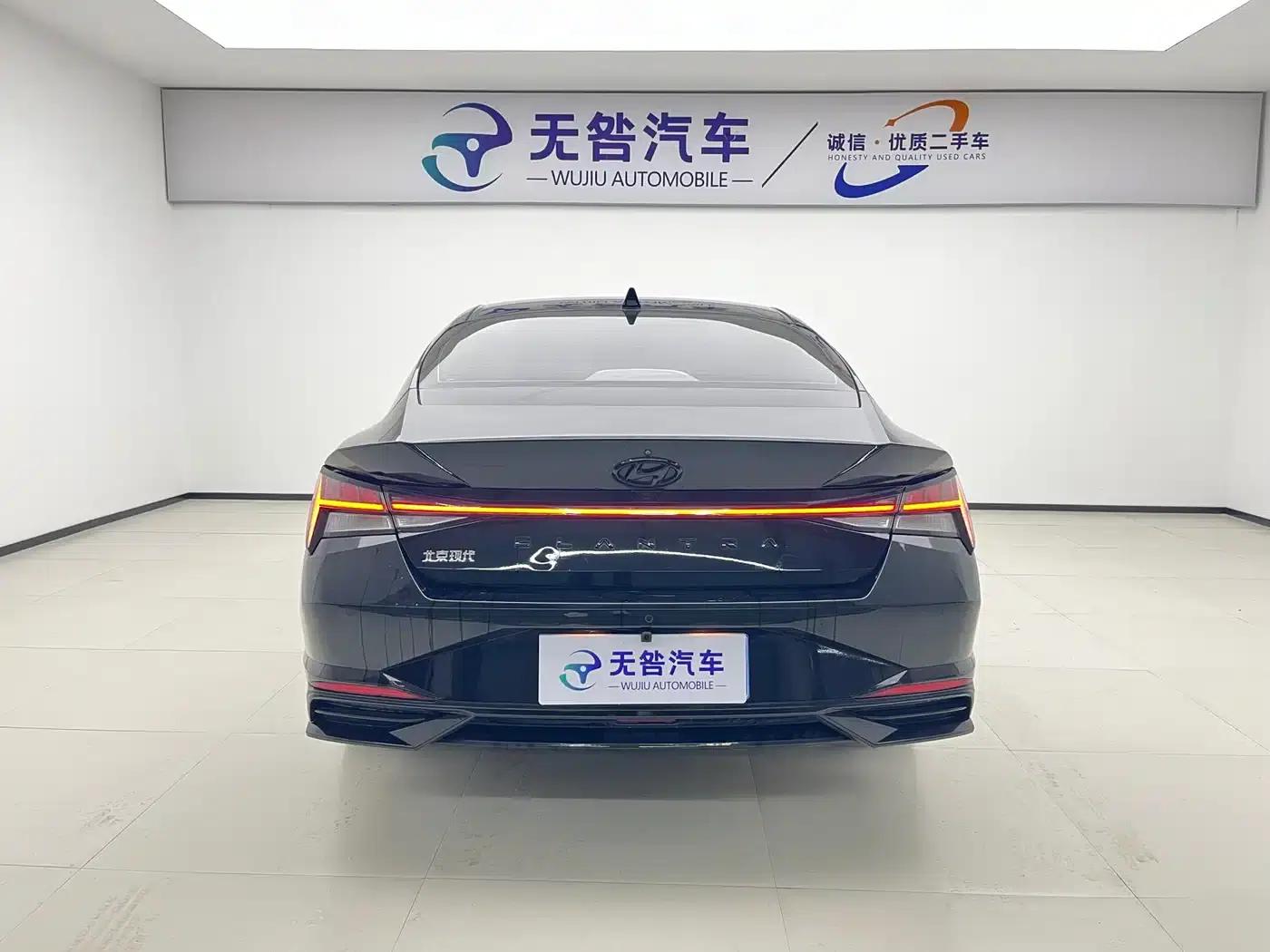 Hyundai Elantra 2022 1.5L CVT LUX Premium Edition — миниатюра 5
