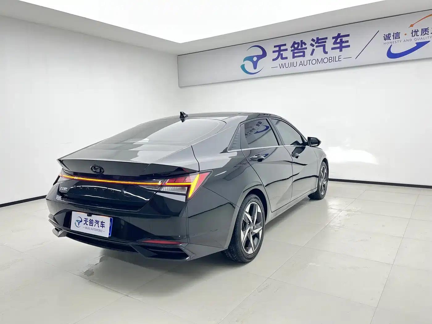 Hyundai Elantra 2022 1.5L CVT LUX Premium Edition — миниатюра 6