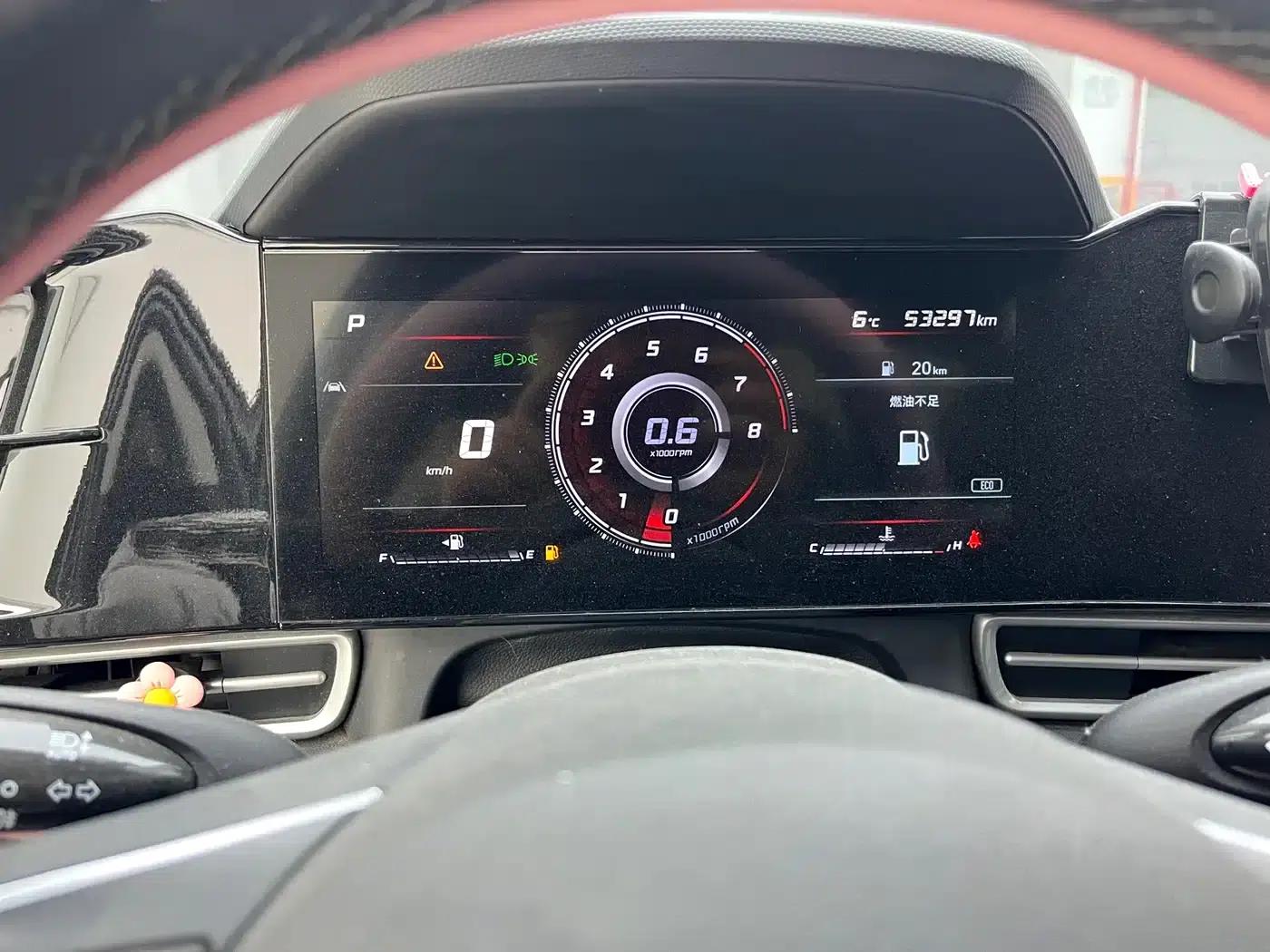 Hyundai Elantra 2022 1.5L CVT LUX Premium Edition — миниатюра 7
