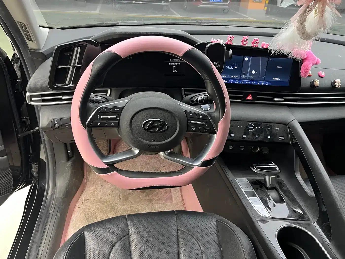 Hyundai Elantra 2022 1.5L CVT LUX Premium Edition — миниатюра 8