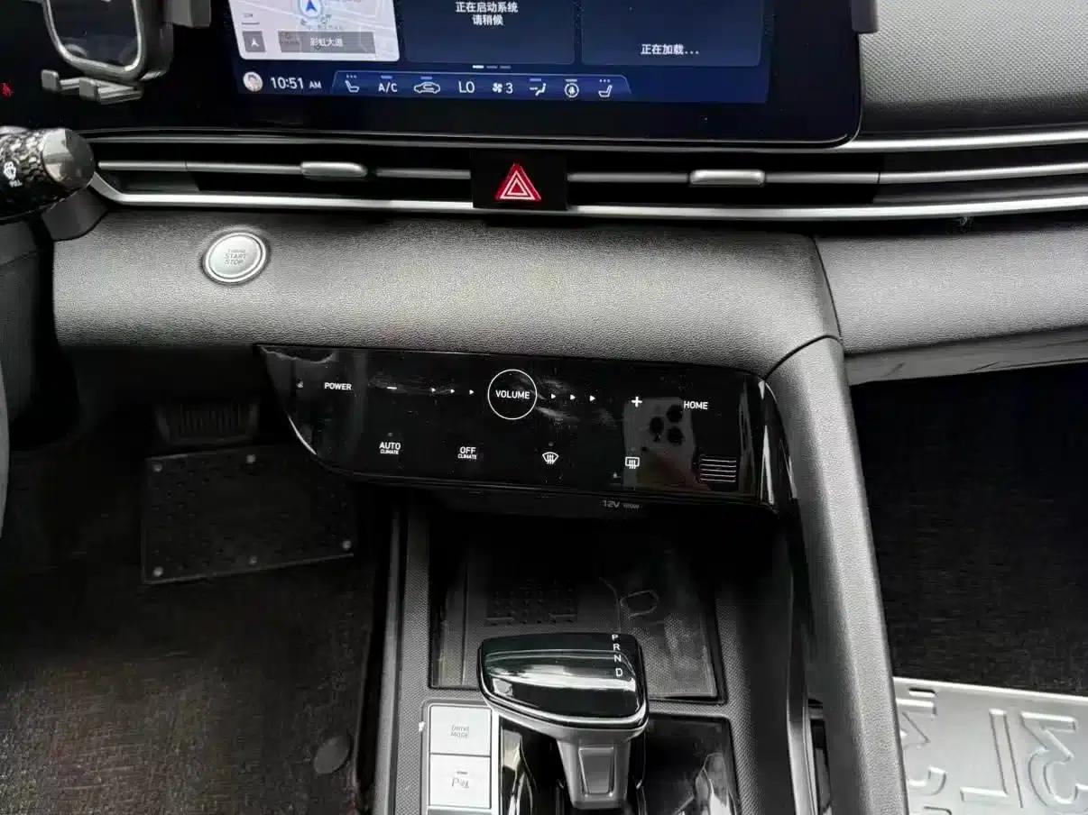 Hyundai Elantra 2022 1.5L CVT GLX Elite Edition — миниатюра 12