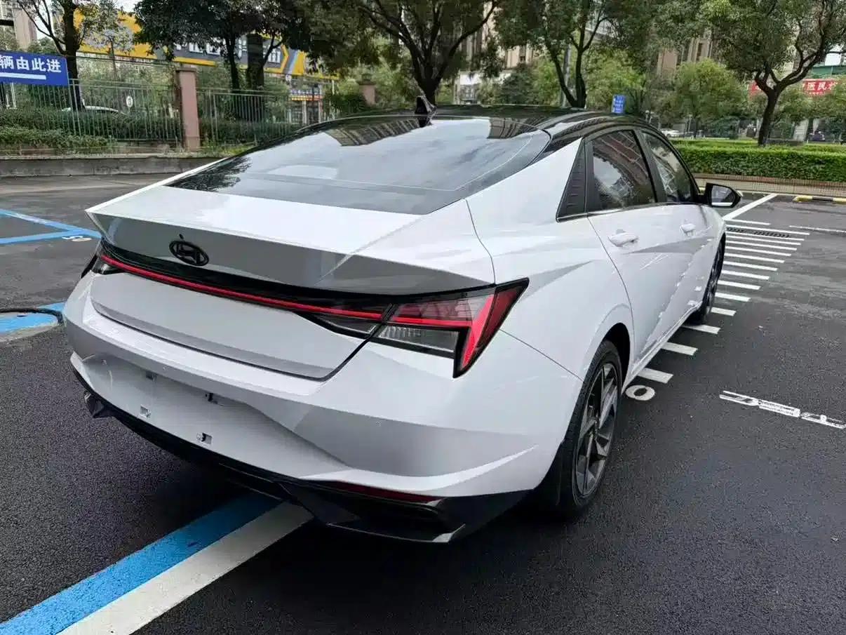 Hyundai Elantra 2022 1.5L CVT GLX Elite Edition — миниатюра 4