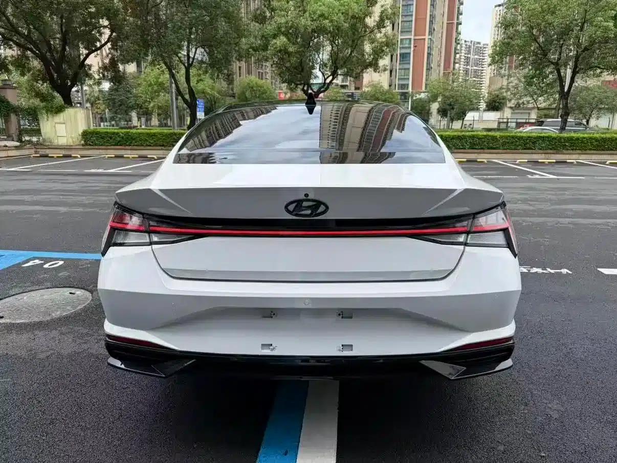 Hyundai Elantra 2022 1.5L CVT GLX Elite Edition — миниатюра 5