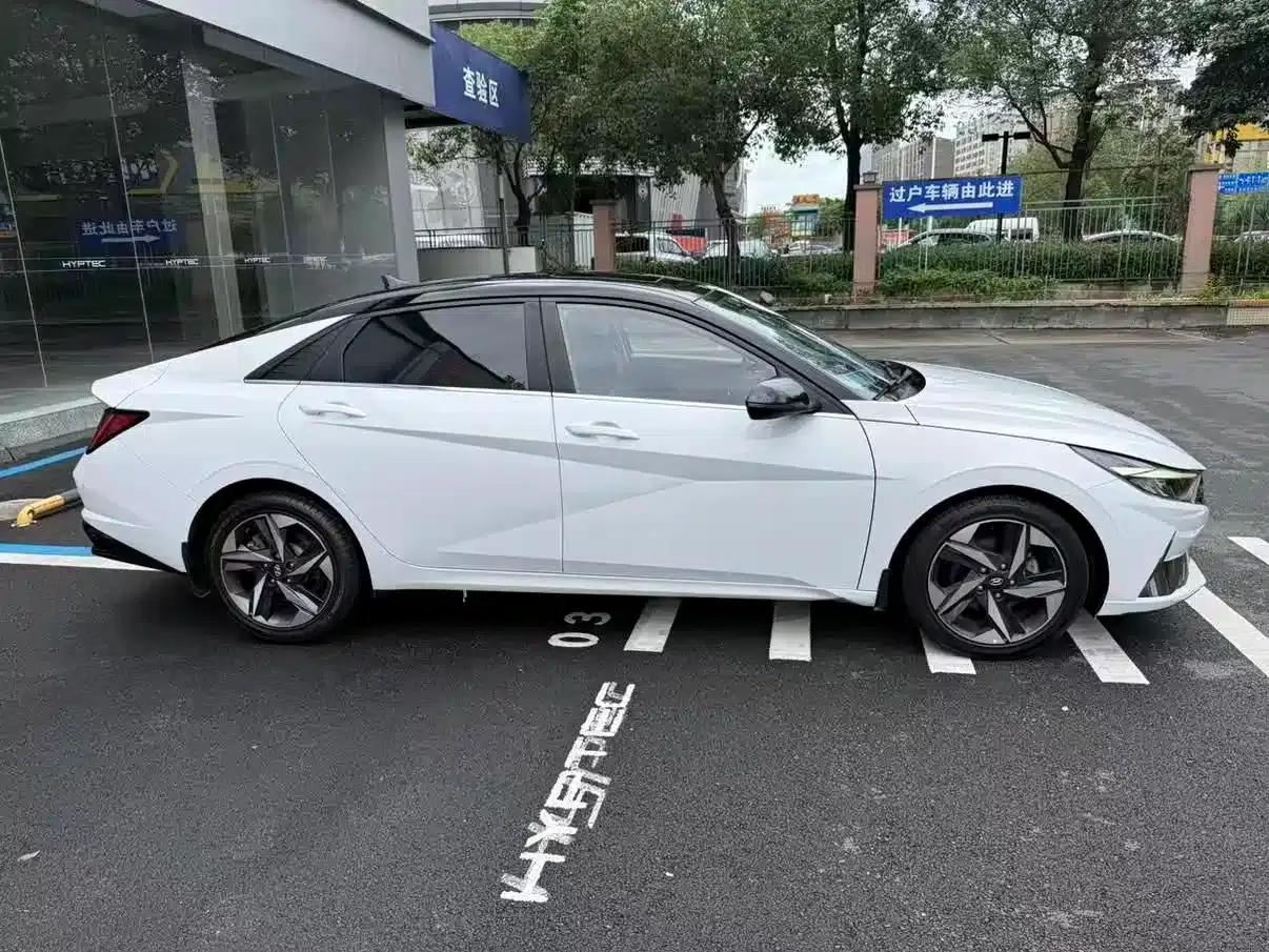 Hyundai Elantra 2022 1.5L CVT GLX Elite Edition — миниатюра 7