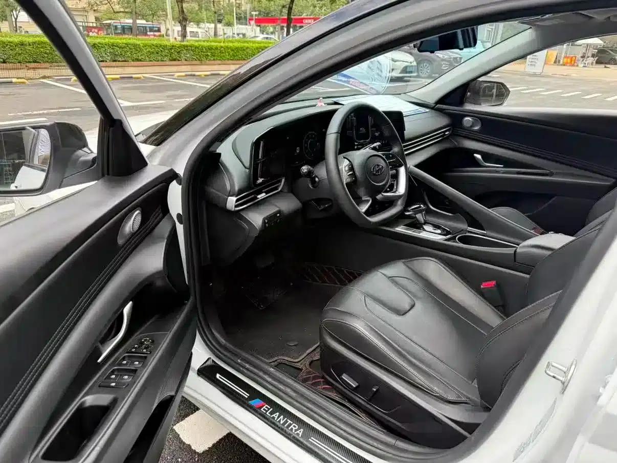 Hyundai Elantra 2022 1.5L CVT GLX Elite Edition — миниатюра 8
