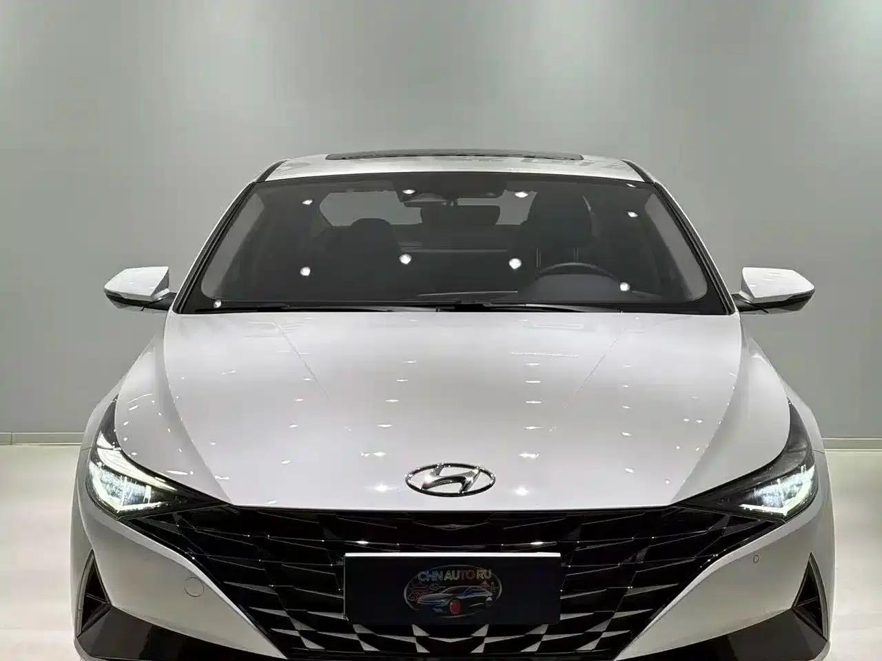 Hyundai Elantra 2022 1.5L CVT LUX Premium Edition — миниатюра 2