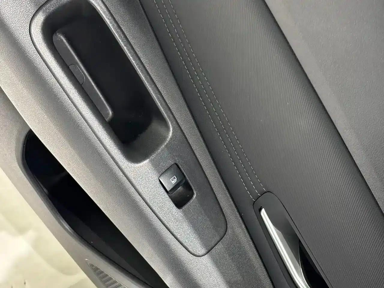 Hyundai Elantra 2022 1.5L CVT LUX Premium Edition — миниатюра 15