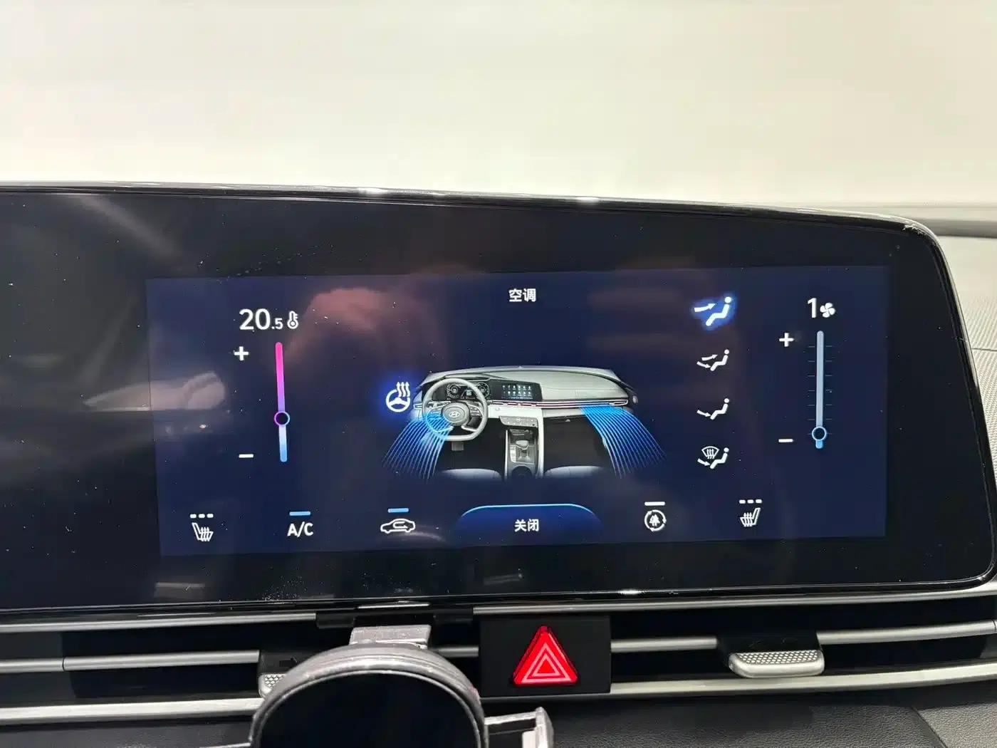 Hyundai Elantra 2022 1.5L CVT LUX Premium Edition — миниатюра 16