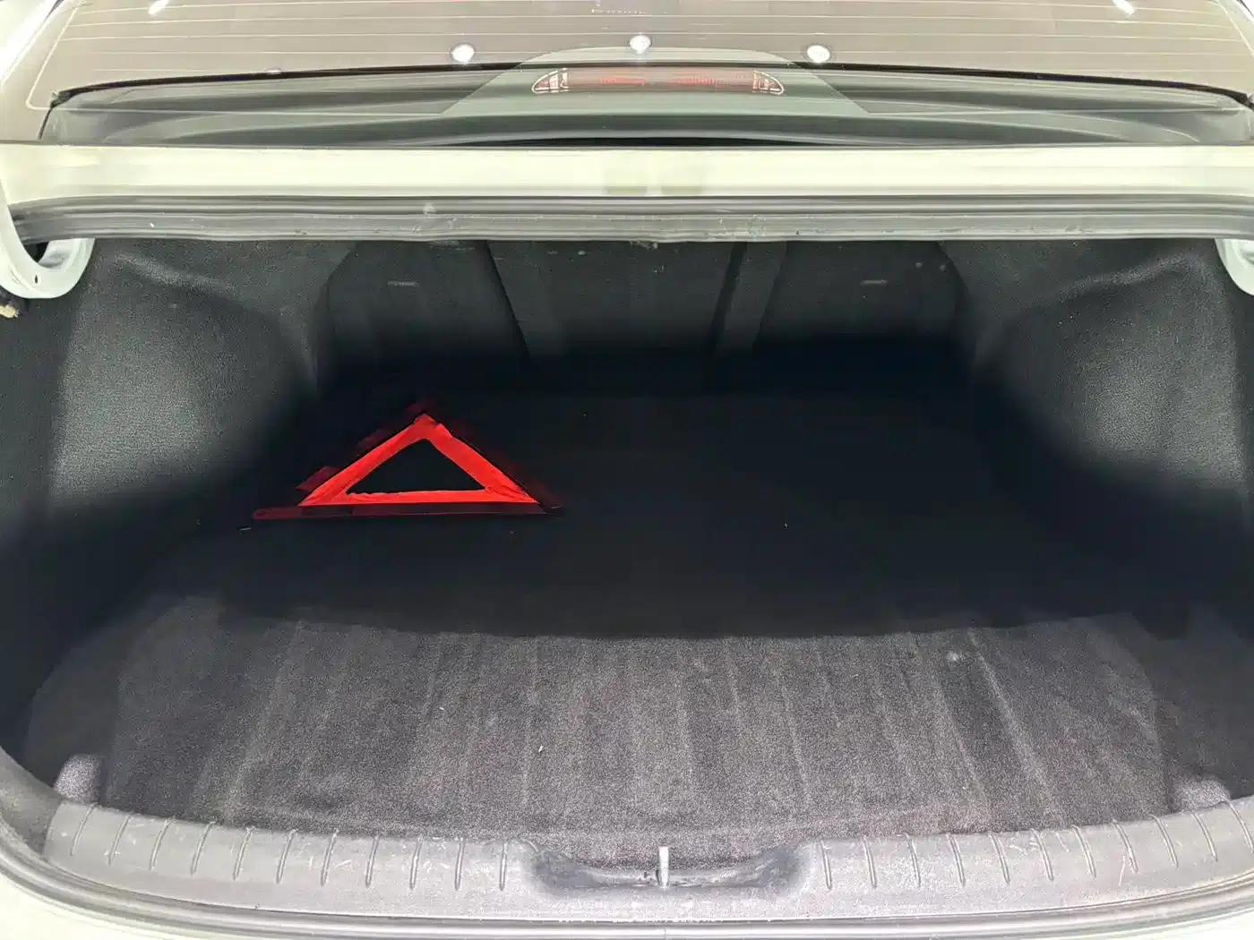 Hyundai Elantra 2022 1.5L CVT LUX Premium Edition — миниатюра 20
