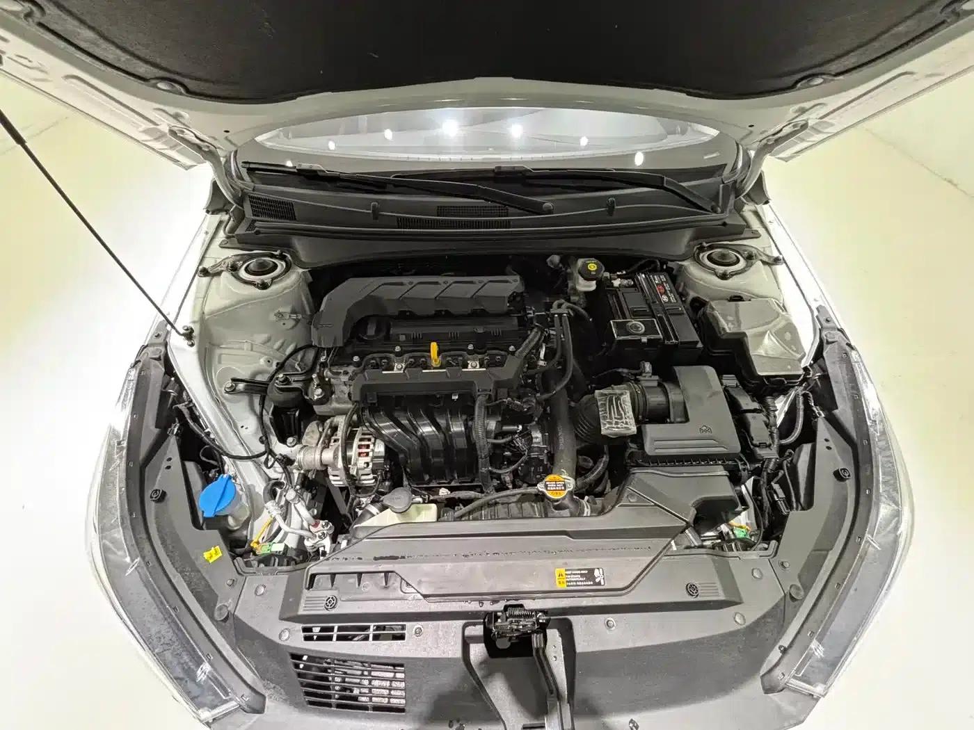 Hyundai Elantra 2022 1.5L CVT LUX Premium Edition — миниатюра 21