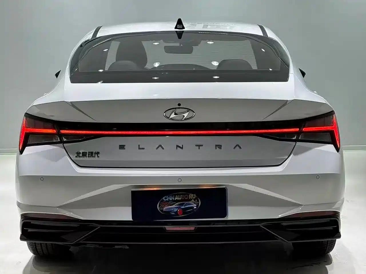 Hyundai Elantra 2022 1.5L CVT LUX Premium Edition — миниатюра 5