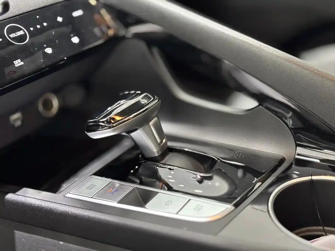 Hyundai Elantra 2022 1.5L CVT LUX Premium Edition — миниатюра 9