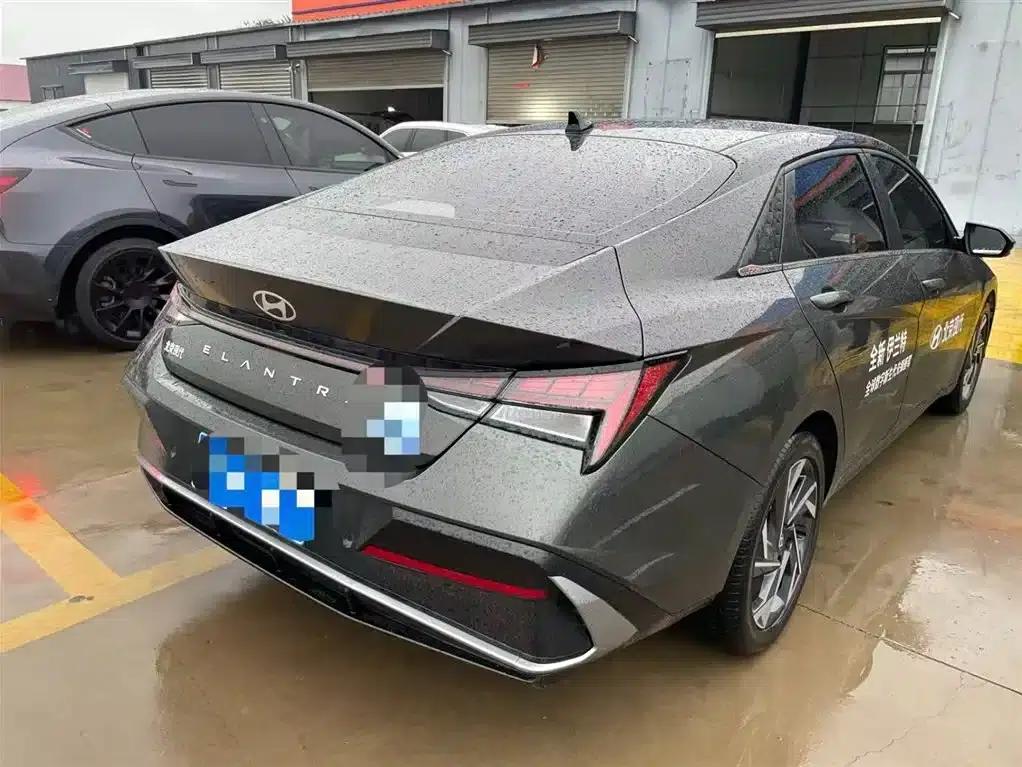 Hyundai Elantra 2023 1.5L CVT TOP Flagship Edition — миниатюра 12