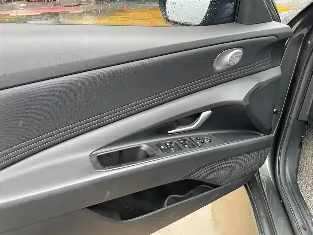 Hyundai Elantra 2023 1.5L CVT TOP Flagship Edition — миниатюра 7