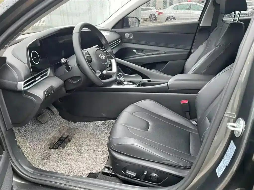 Hyundai Elantra 2023 1.5L CVT TOP Flagship Edition — миниатюра 8