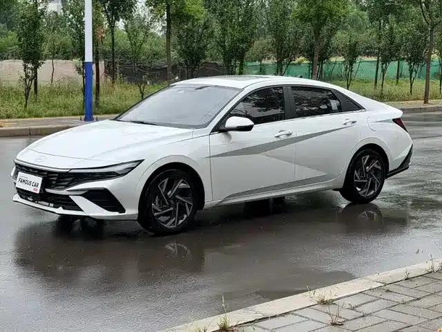Hyundai Elantra 2023 1.5L CVT LUX Premium Edition