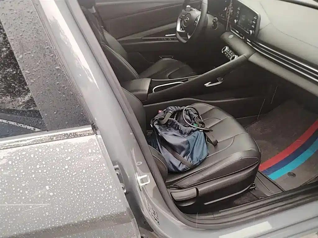 Hyundai Elantra 2022 1.5L CVT GLX Elite Edition — миниатюра 25