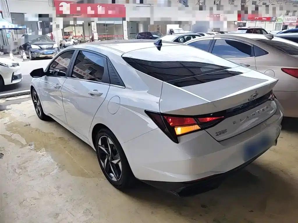 Hyundai Elantra 2022 1.5L CVT GLX Elite Edition — миниатюра 5