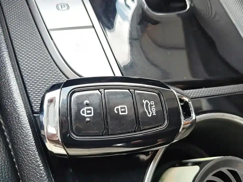 Hyundai Elantra 2022 1.5L CVT GLX Elite Edition — миниатюра 9
