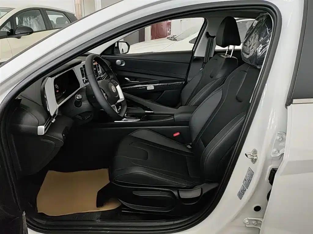 Hyundai Elantra 2023 1.5L CVT GLX Elite Edition — миниатюра 14