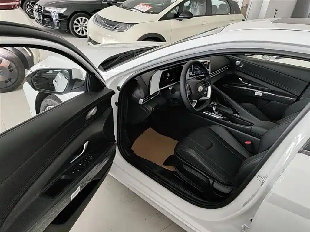 Hyundai Elantra 2023 1.5L CVT GLX Elite Edition — миниатюра 15