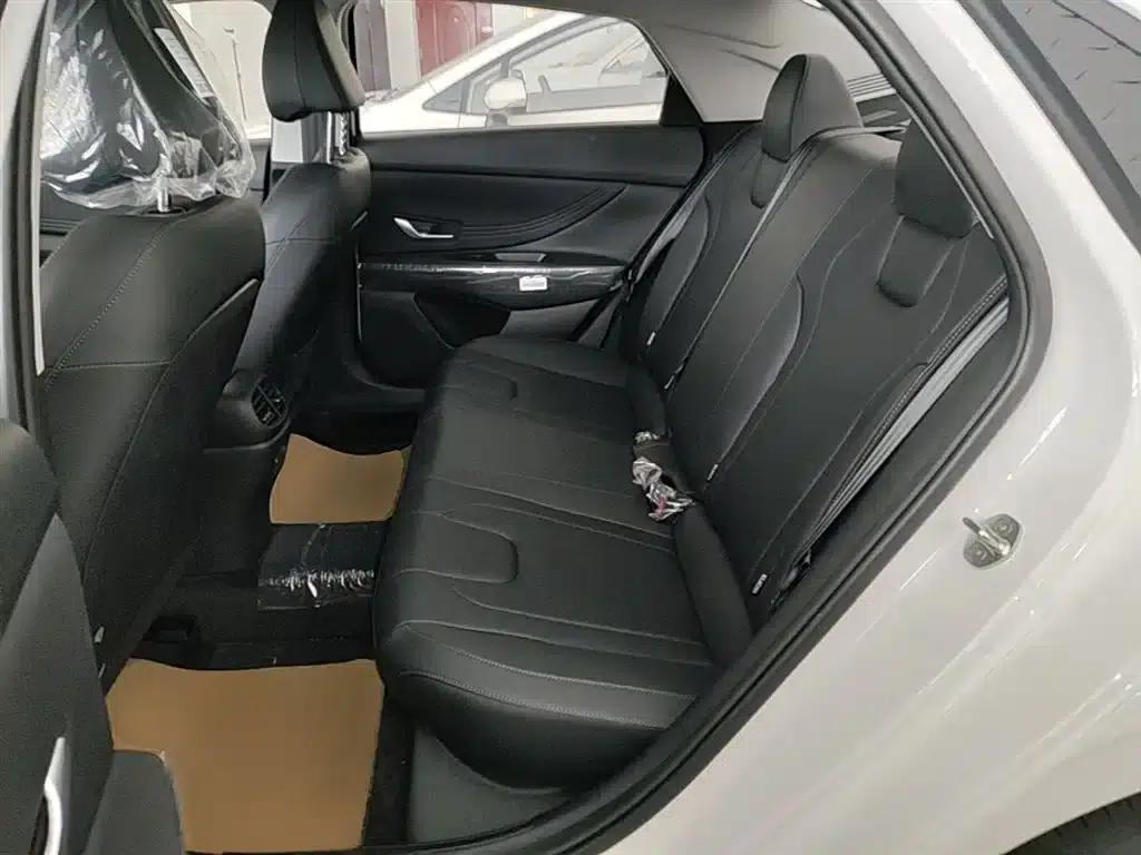 Hyundai Elantra 2023 1.5L CVT GLX Elite Edition — миниатюра 16