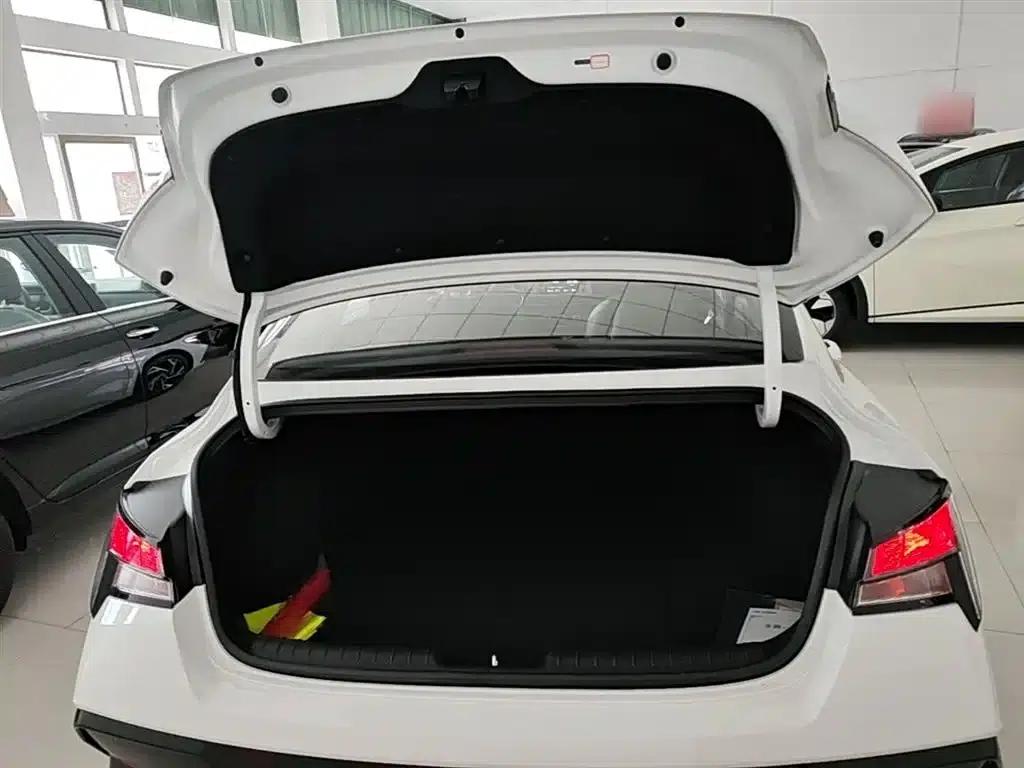 Hyundai Elantra 2023 1.5L CVT GLX Elite Edition — миниатюра 18