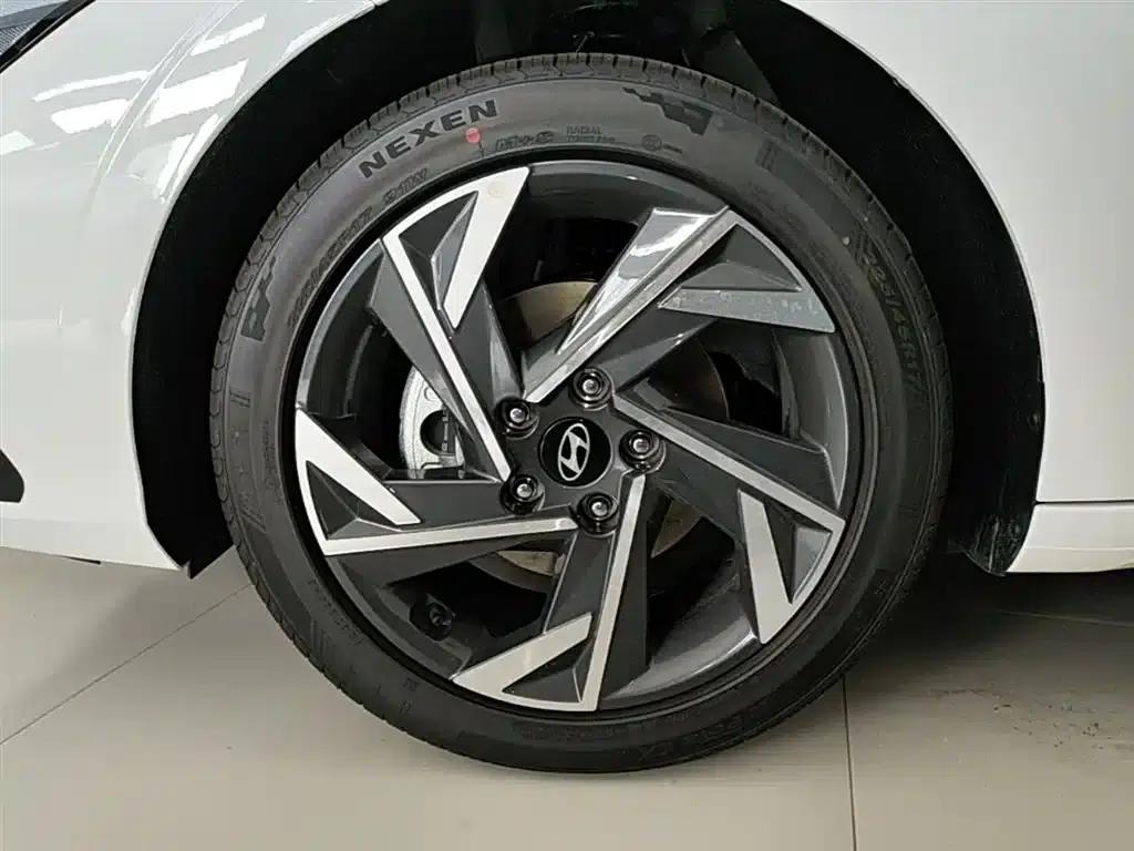 Hyundai Elantra 2023 1.5L CVT GLX Elite Edition — миниатюра 22