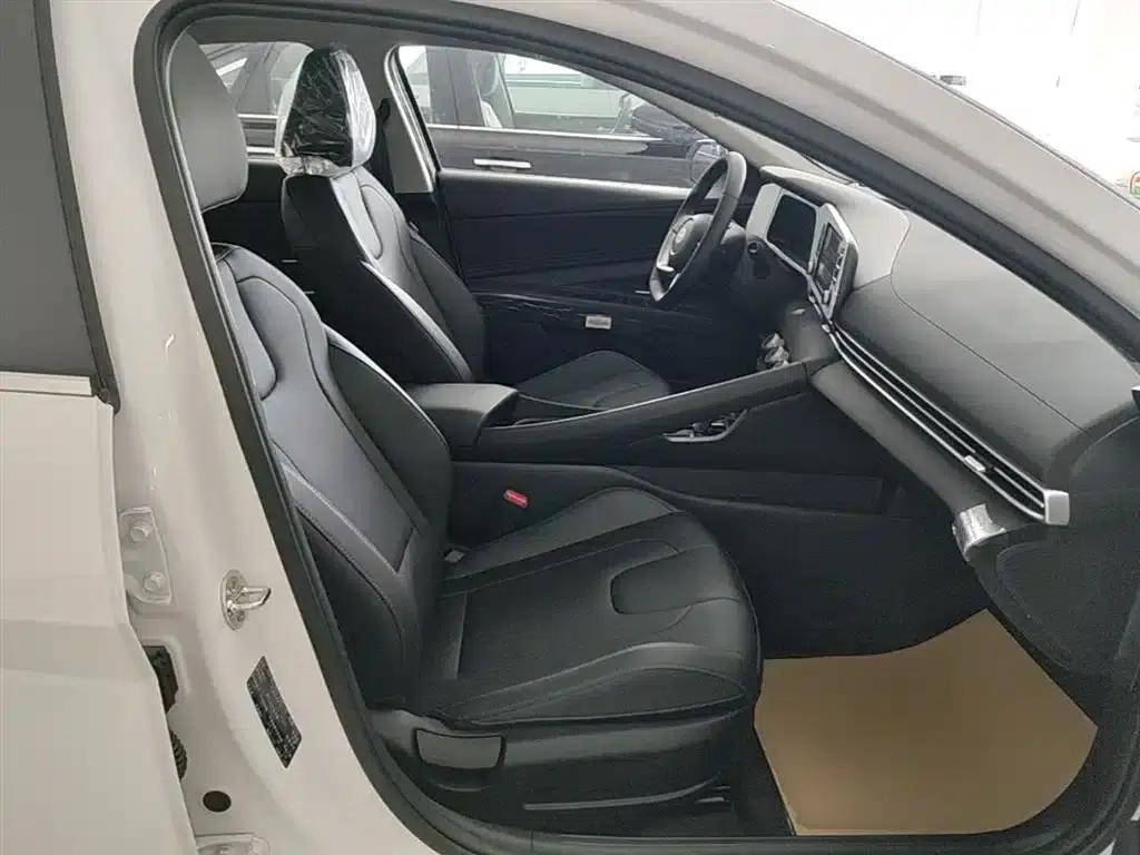 Hyundai Elantra 2023 1.5L CVT GLX Elite Edition — миниатюра 24