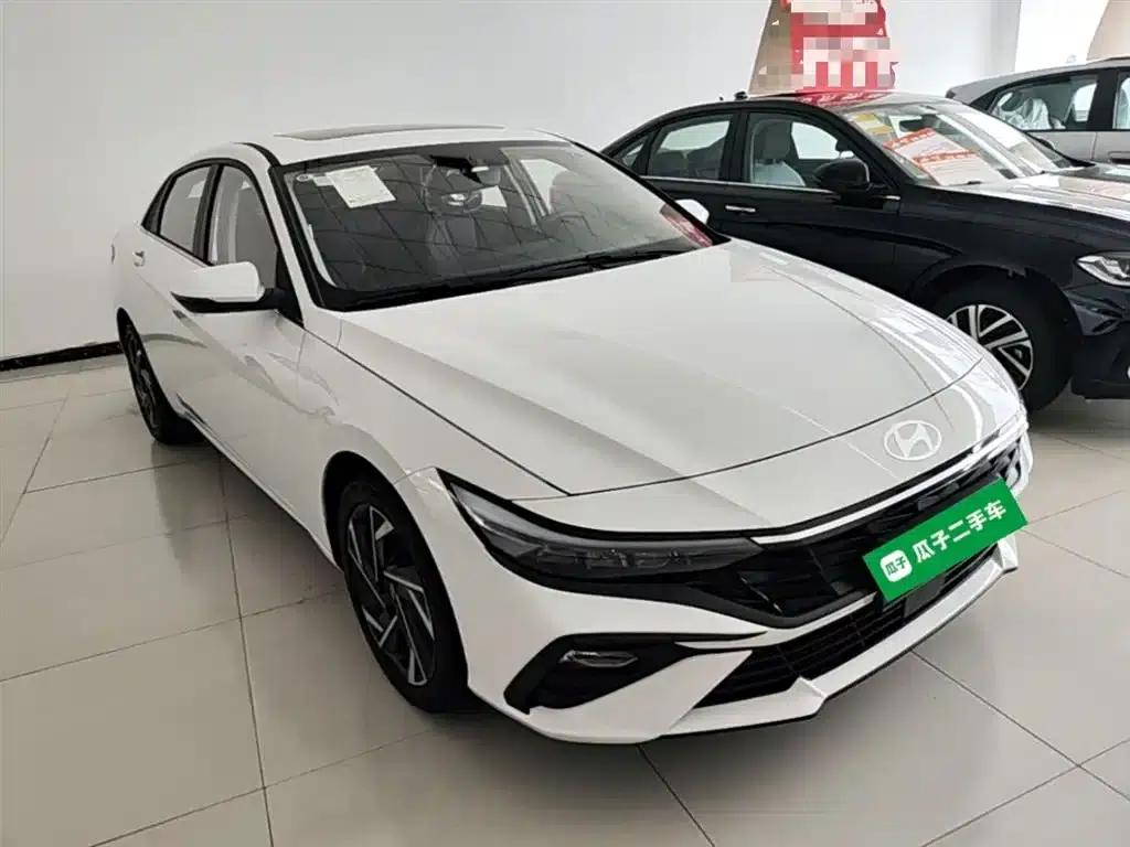 Hyundai Elantra 2023 1.5L CVT GLX Elite Edition — миниатюра 4