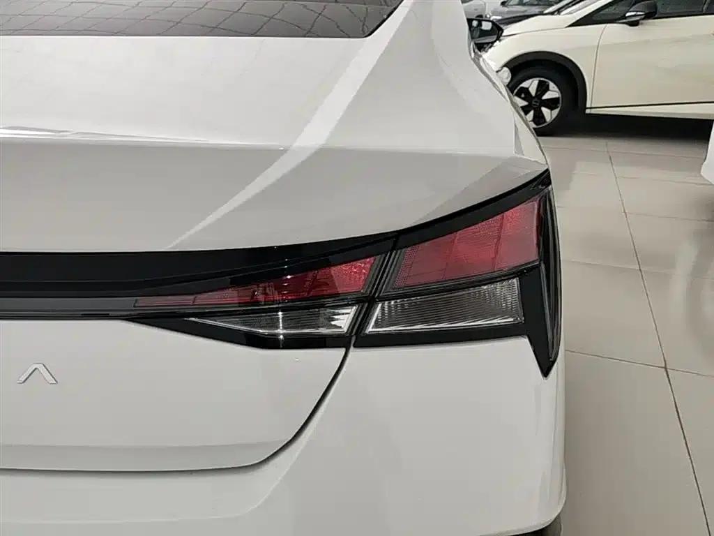 Hyundai Elantra 2023 1.5L CVT GLX Elite Edition — миниатюра 7