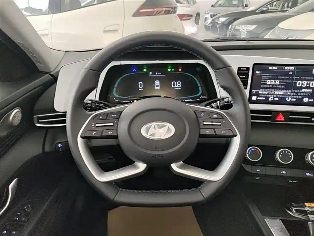 Hyundai Elantra 2023 1.5L CVT GLX Elite Edition — миниатюра 10