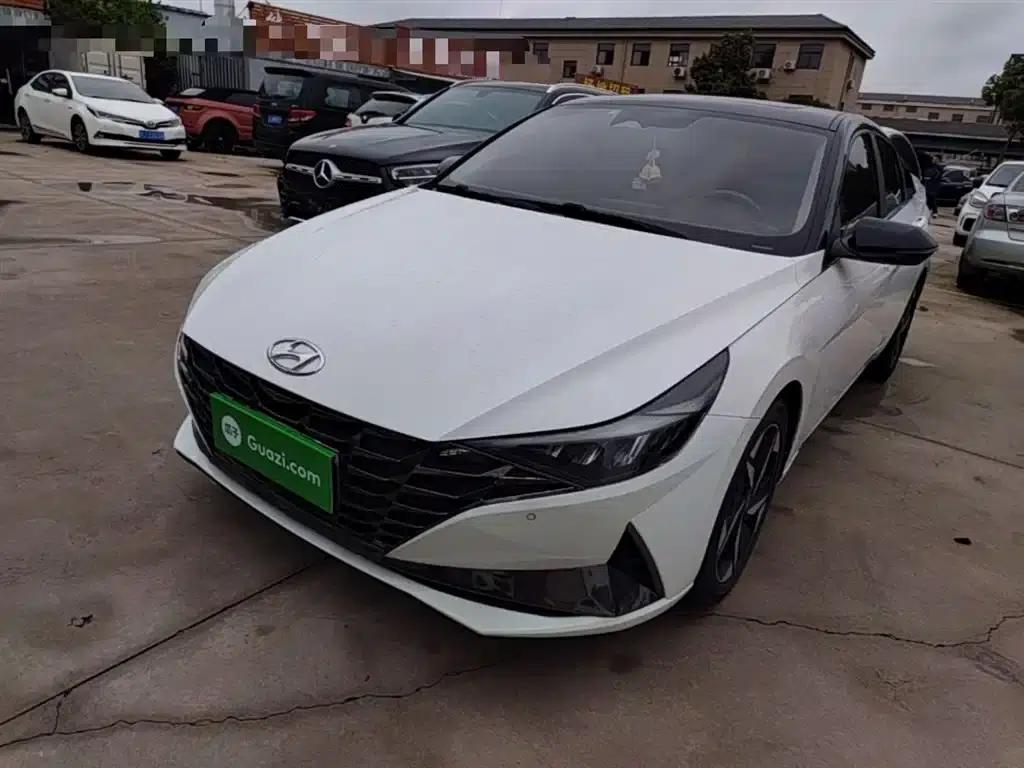 Hyundai Elantra 2022 1.5L CVT LUX Premium Edition — миниатюра 2