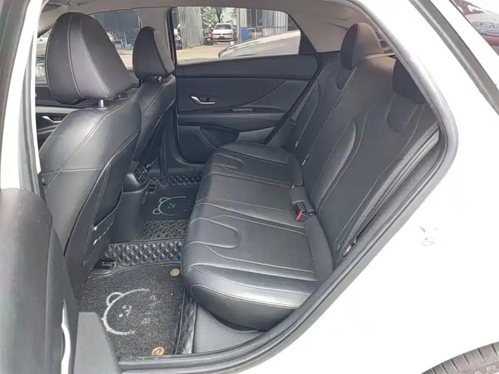Hyundai Elantra 2022 1.5L CVT LUX Premium Edition — миниатюра 17