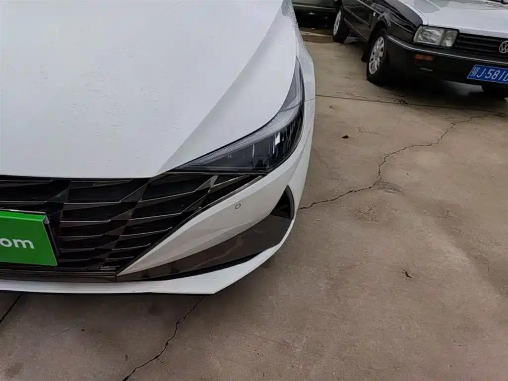 Hyundai Elantra 2022 1.5L CVT LUX Premium Edition — миниатюра 24