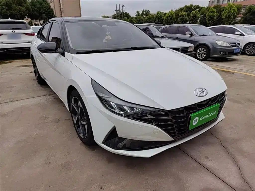 Hyundai Elantra 2022 1.5L CVT LUX Premium Edition — миниатюра 4
