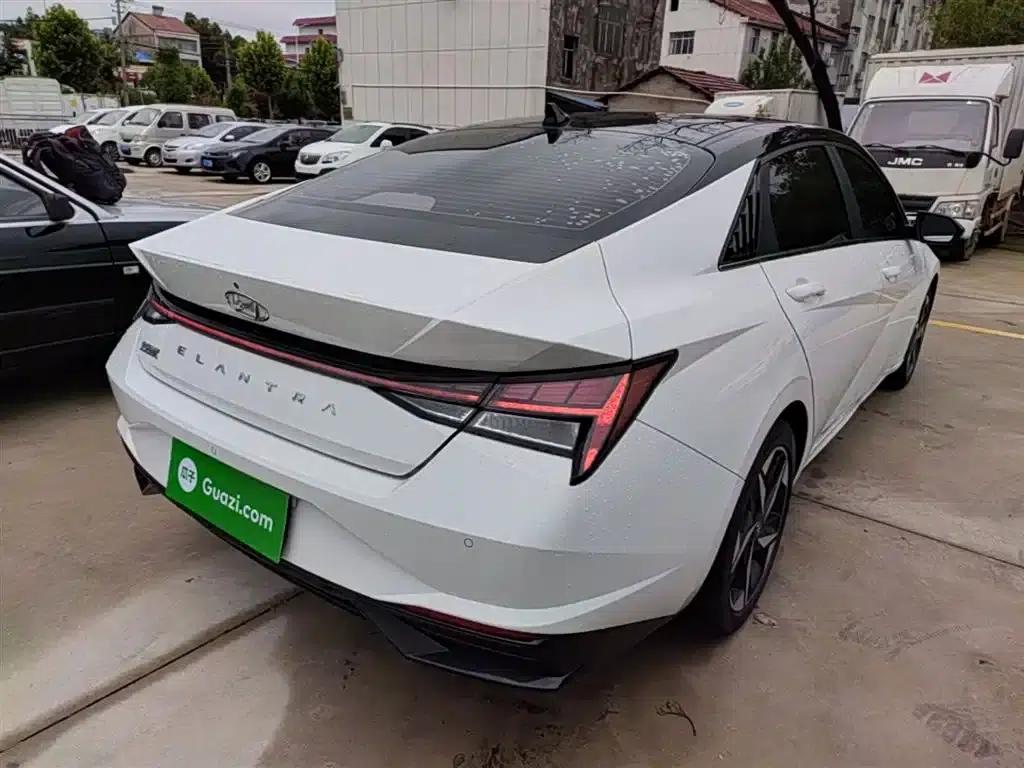 Hyundai Elantra 2022 1.5L CVT LUX Premium Edition — миниатюра 7