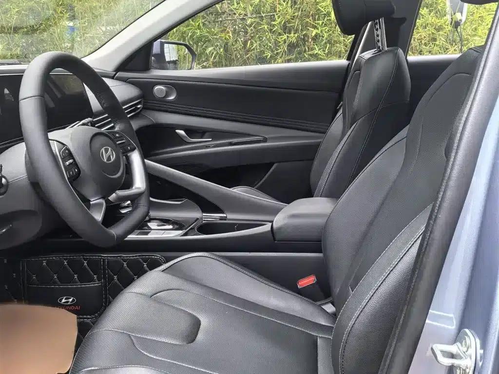 Hyundai Elantra 2023 1.5L CVT LUX Premium Edition — миниатюра 11