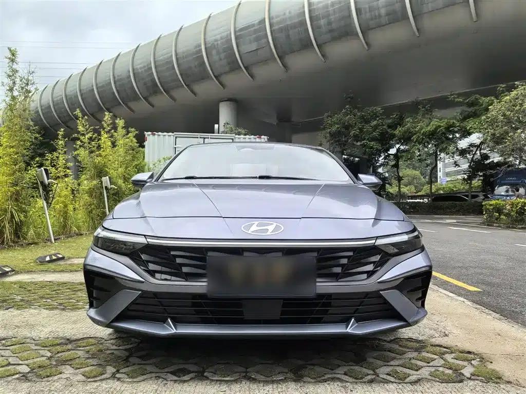 Hyundai Elantra 2023 1.5L CVT LUX Premium Edition — миниатюра 7