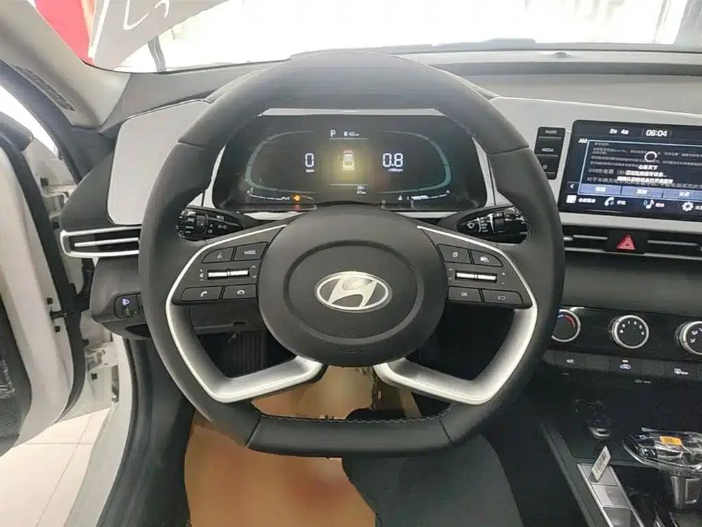 Hyundai Elantra 2023 1.5L CVT GLX Elite Edition — миниатюра 11
