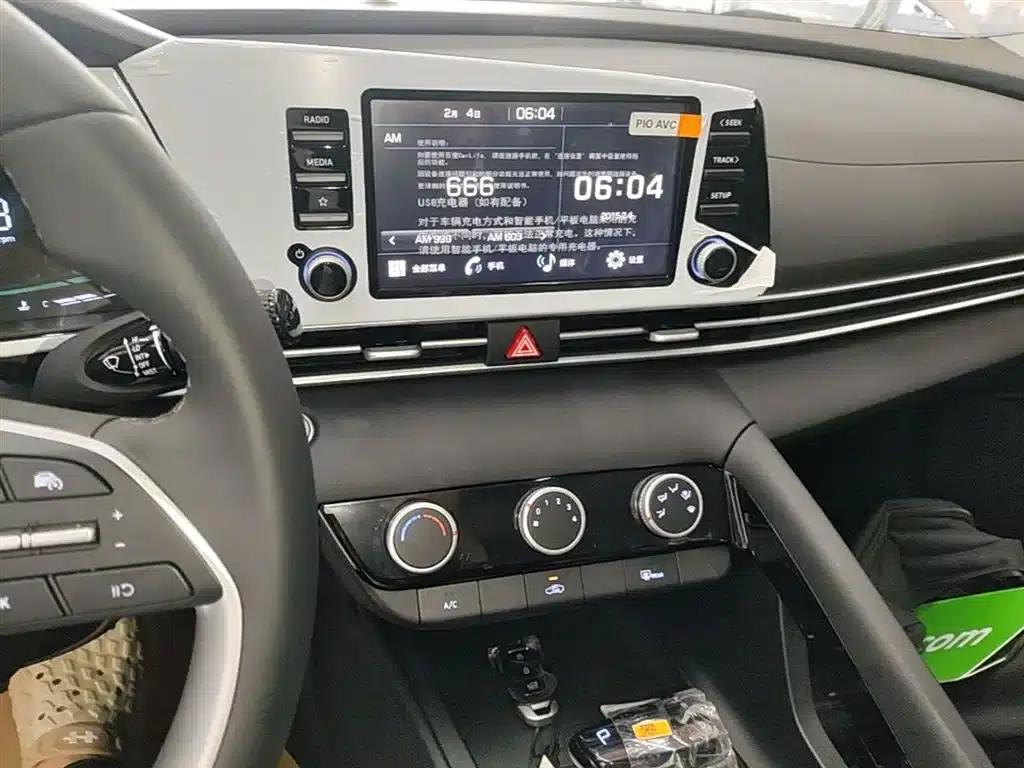 Hyundai Elantra 2023 1.5L CVT GLX Elite Edition — миниатюра 13