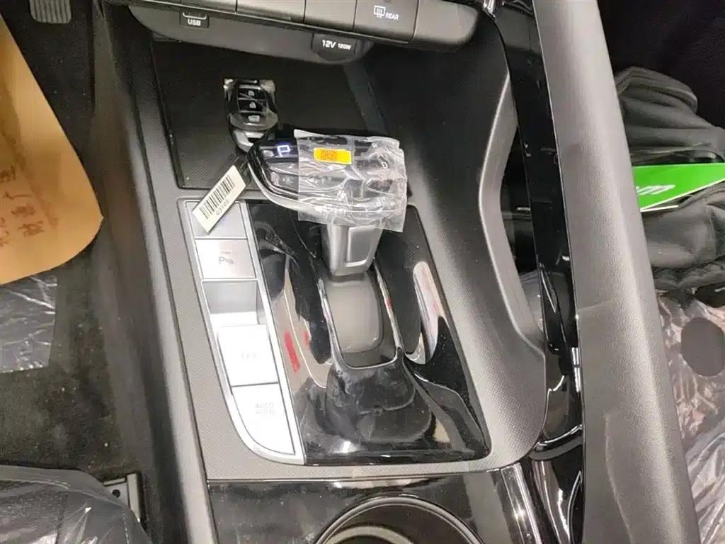 Hyundai Elantra 2023 1.5L CVT GLX Elite Edition — миниатюра 14