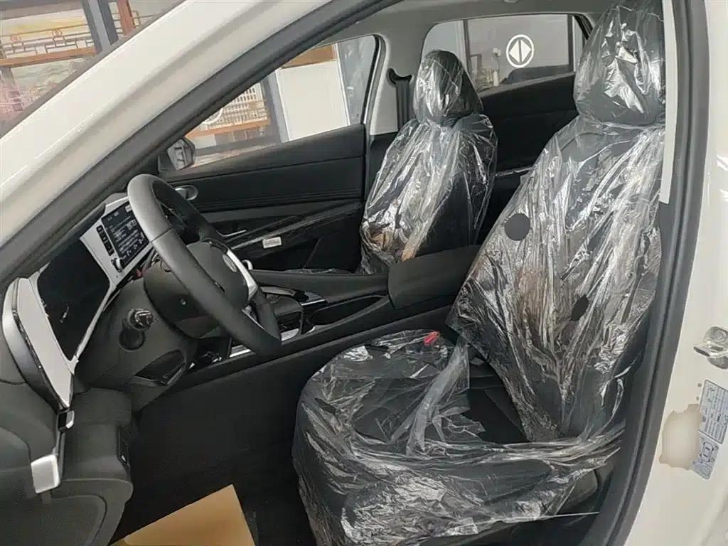 Hyundai Elantra 2023 1.5L CVT GLX Elite Edition — миниатюра 15