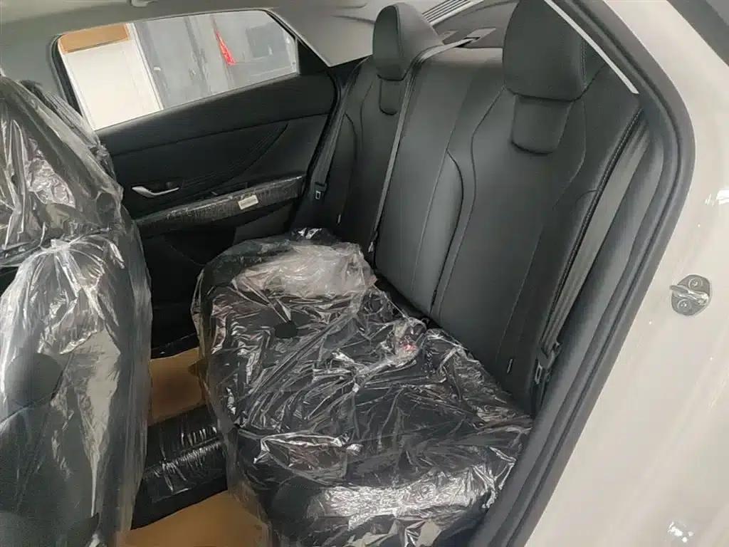 Hyundai Elantra 2023 1.5L CVT GLX Elite Edition — миниатюра 17