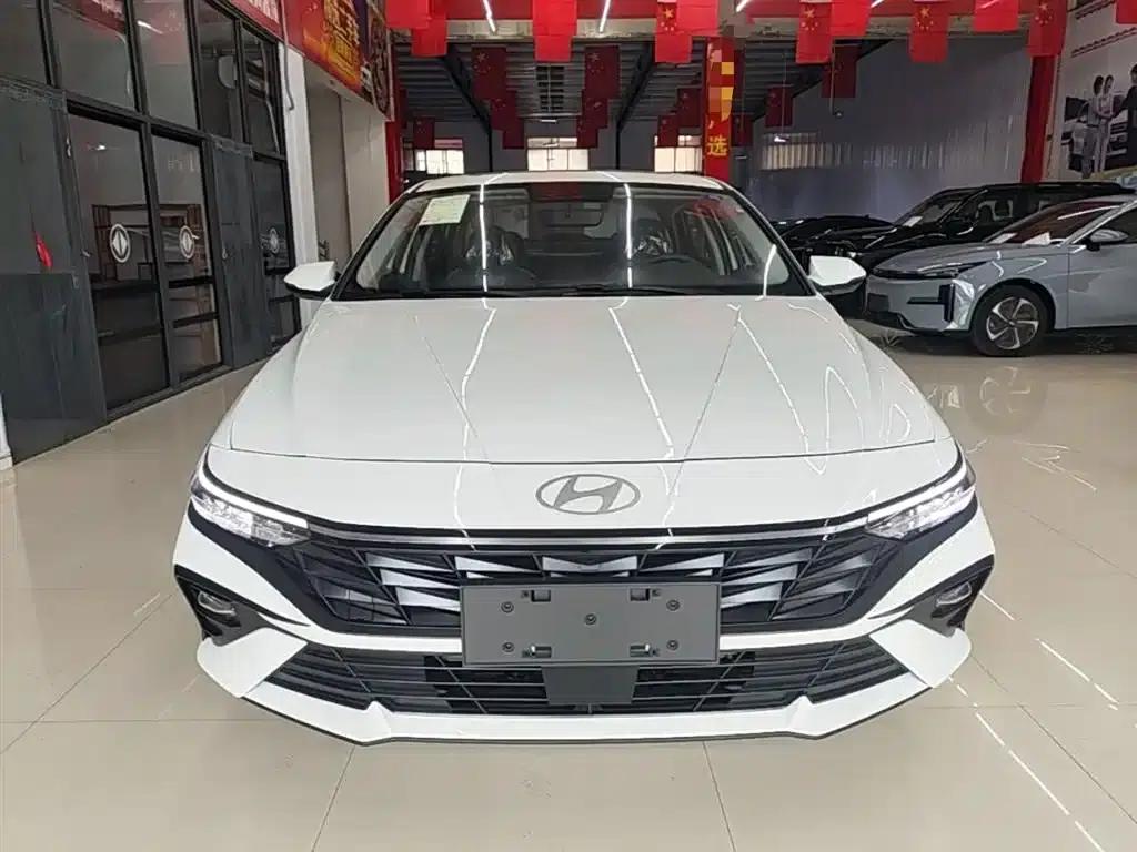 Hyundai Elantra 2023 1.5L CVT GLX Elite Edition — миниатюра 3