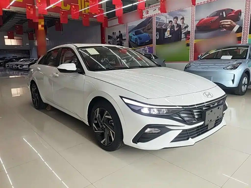 Hyundai Elantra 2023 1.5L CVT GLX Elite Edition — миниатюра 4