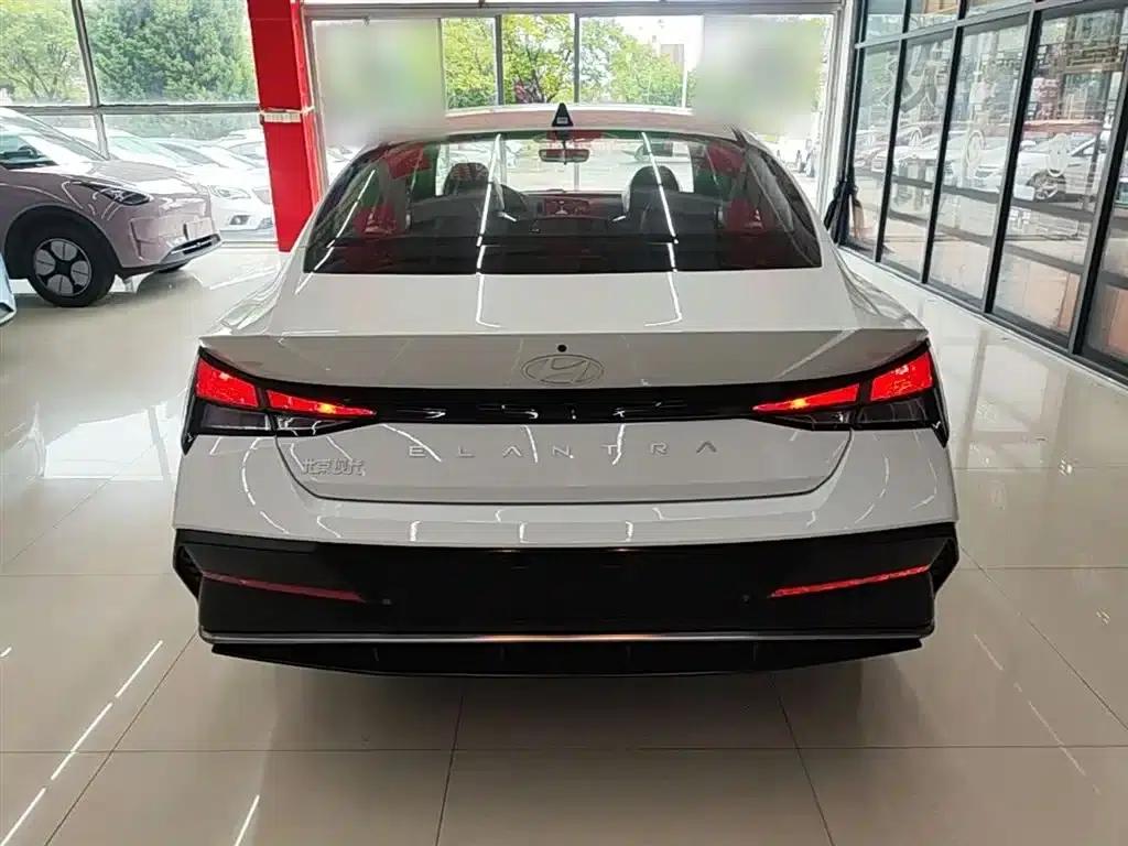 Hyundai Elantra 2023 1.5L CVT GLX Elite Edition — миниатюра 6