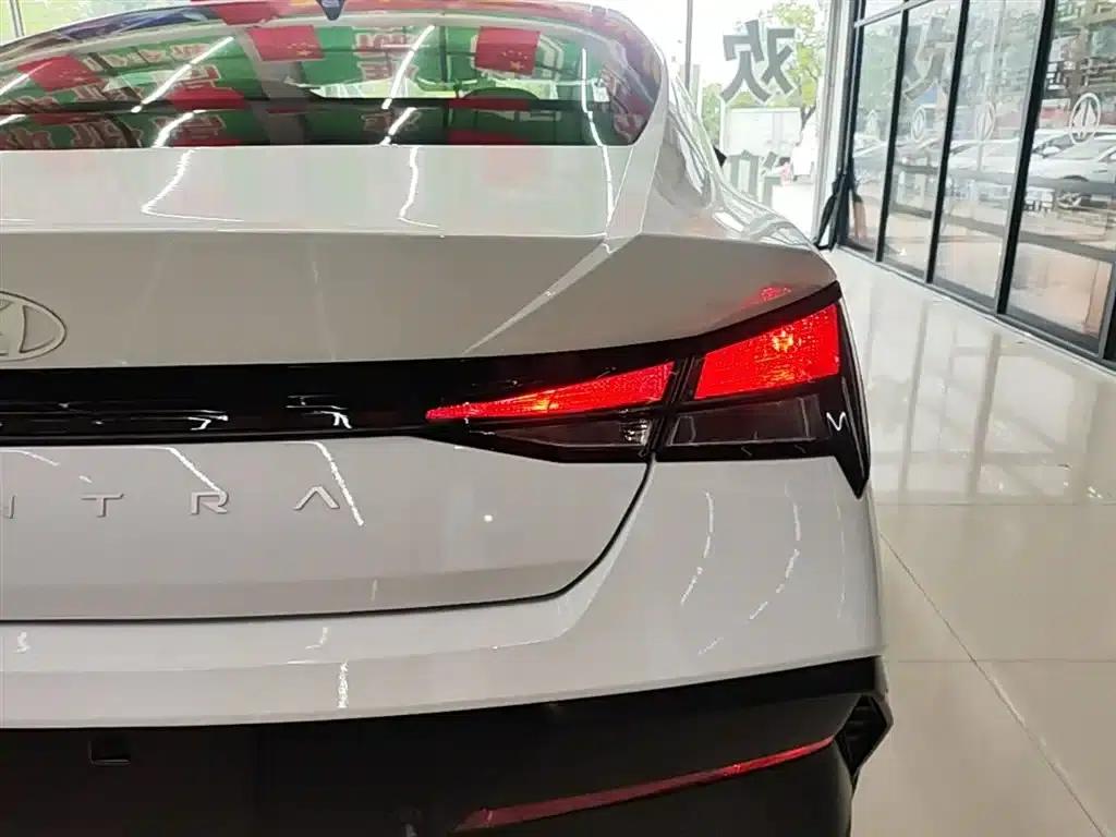Hyundai Elantra 2023 1.5L CVT GLX Elite Edition — миниатюра 8