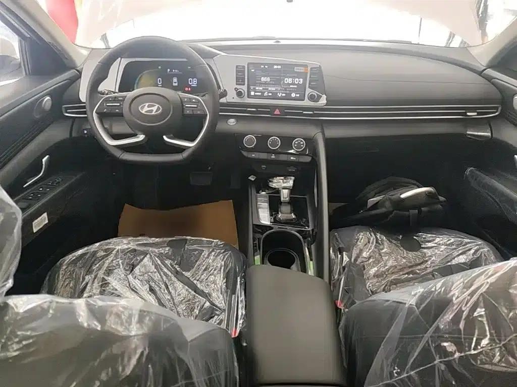 Hyundai Elantra 2023 1.5L CVT GLX Elite Edition — миниатюра 10